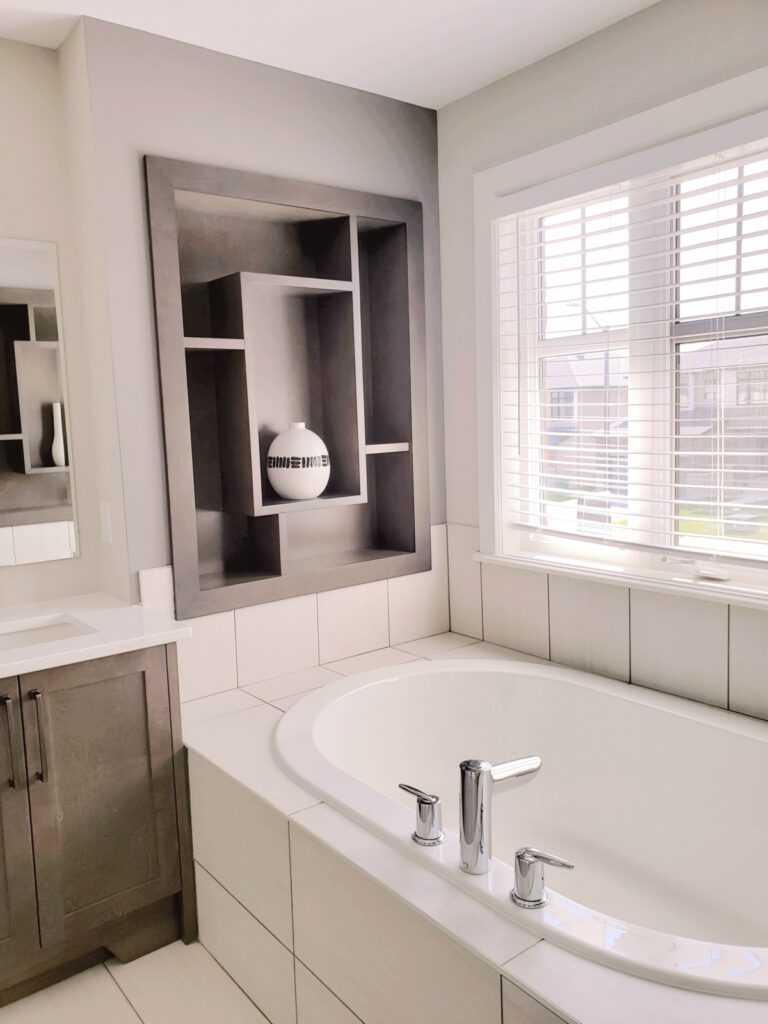 white-tiles-around-bathtub-decorative-shelving-in-2021-09-01-13-37-04-utc