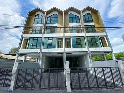JJ160 ขาย โฮมออฟฟิศ 4 ชั้น หมู่บ้านสเปซ โฮมออฟฟิศ พร้อมอยู่ ซอยวชิรธรรมสาธิต60