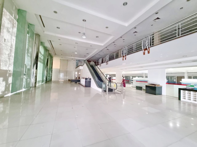โรงจอดรถ คลังสินค้า2 ชั้น 9,000 ตรม ใหญ่มาก! ให้เช่าห้าง แฟชั่น ถ.รามอินทรา MRT showroom มีลิฟท์ 3อาคาร 6.5 ไร่ มีนบุรี