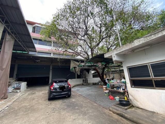 ให้เช่าโรงงานพื้นที่ใช้สอยรวม 3,000 ตารางเมตร .มี รง.4 หมู่บ้านเศรษฐกิจ ย่านบางแค ใกล้เดอะมอลล์บางแคเหมาะทำโรงงาน คลังสินค้า