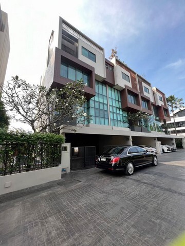 ขายทาวน์โฮม 4 ชั้น ซอยเอกมัย The Park Lane เอกมัย 22 บ้านไซส์ใหญ่ Luxury Style ใจกลางเมือง 5 นาทีถึงทองหล่อ
