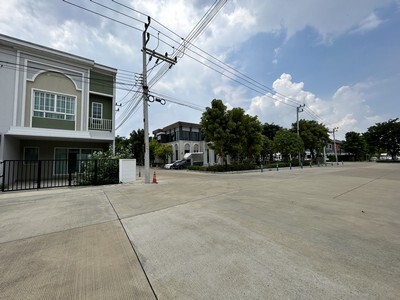 บ้านใหม่100% ต้นโครงการบ้านริมติดส่วนกลาง ราคาดีดี๊ !! ขายทาวน์โฮม 2 ชั้น โครงการชีวาโฮม รังสิต-ปทุม ดีไซน์สไตล์นิวยอร์ก 25 ตร.ว