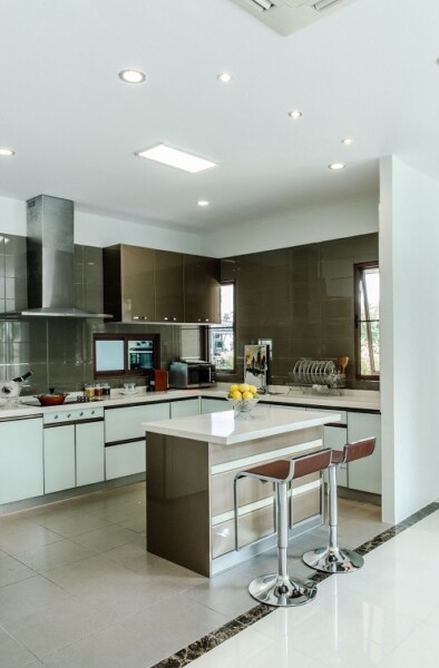 RENT บ้านStyle modernหรู พร้อมสระว่ายน้ำส่วนตัว ย่านพระราม9 บ้านหรู 3 ชั้น3 หลัง ใกล้Seacon Square