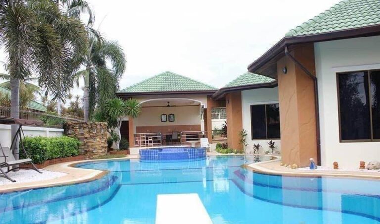 Pool villa for rent and sale in Sp Village, East Pattaya 

4 bedrooms
5 bathroom…