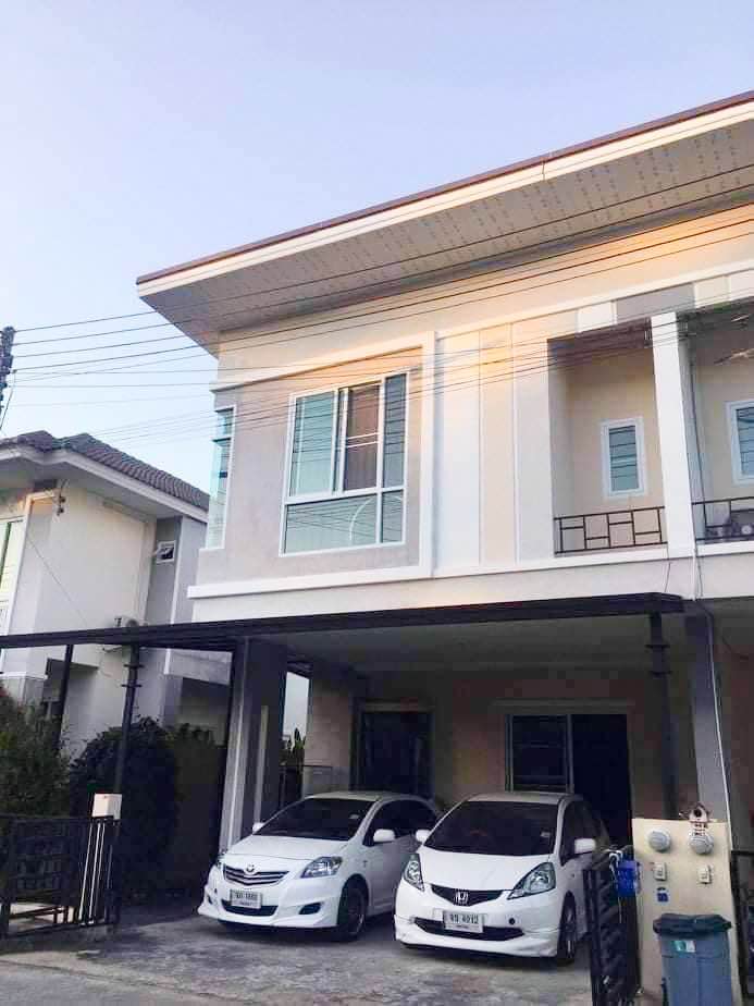Monthly rent 16,000 baht/Including Common Fee 

For rent with Vios sedan 25,000…