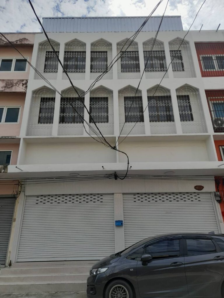 ขายด่วน อาคารพาณิชย์ 3ชั้นครึ่ง 2 คูหา
ตกแต่งใหม่  พร้อมอยู่ 12 ล.บ.
ใกล้สวนสยาม…