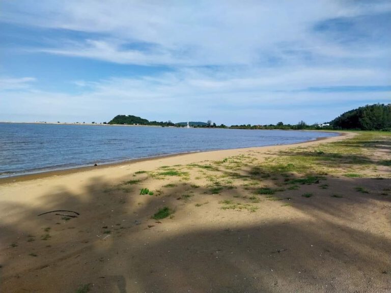 .           ที่ดินติดทะเลใจกลางเมืองชุมพร 
                   ว่างเพียง 2 แปลงสุ…