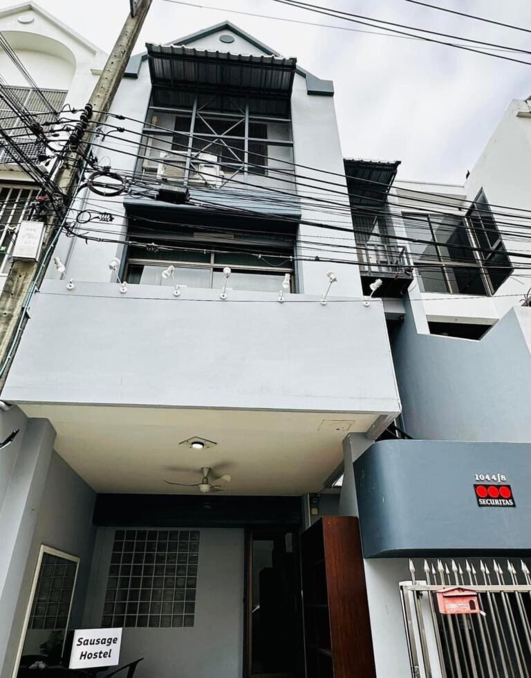 ให้เช่า/เซ้ง โฮมออฟฟิศ 3 ชั้น  ตอนนี้ทำเป็น Hostel หากสนใจรับช่วงต่อก็ได้ หรือจ…