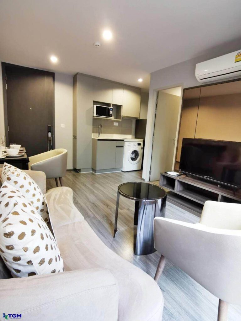 IDEO Mobi Sukhumvit 40- For rent 
 New room ready to move in 
 1 bedroom 1 bathr…