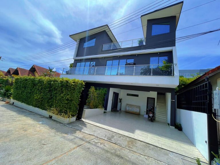 ขายด่วน พูลวิลล่าฝั่งทะเล ทำเลดี ใจกลางเมือง

 ราคา 13,950,000 ล้านบาท 

 5 ห้อ…
