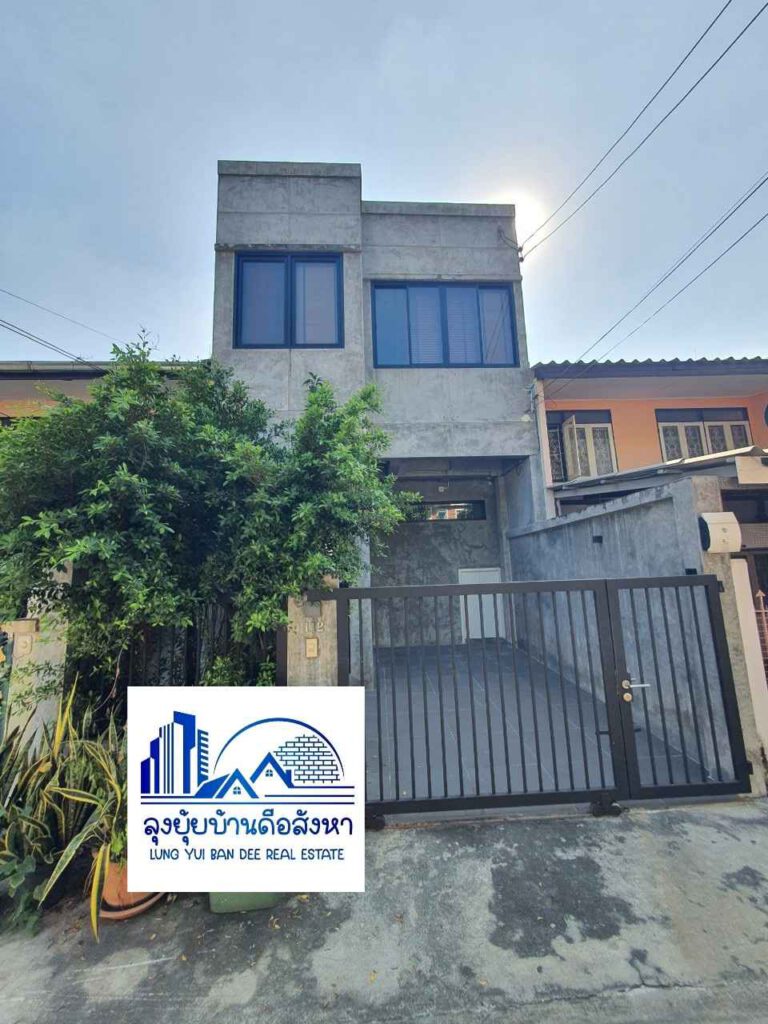 House for rent Thonglor, Bangkok Hospital
 2-story townhome, loft style Modern
 …