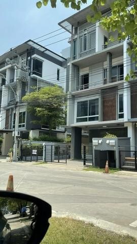 For Rent ทาวน์โฮม 4ชั้น บี สแควร์ พระราม 9-เหม่งจ๋าย มีดาดฟ้า 4ห้องนอน 5 ห้องน้ำ 1 ห้องแม่บ้าน