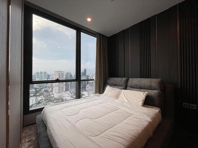 The Esse Sukhumvit 36 safe spacious peaceful 35th floor BTS Thonglor