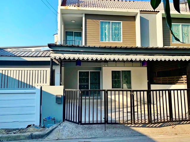รร.นานาชาติ ไทย-จีน 1.5 กม. เมกา บางนา 1.5กม.หลังมุม 38 ตร.วา. 308 ตร.ม. 3 นอน บุญถาวร สุวรรณภูมิ 2.4 กม. ให้เช่าทาวน์เฮาส์ 2 ชั้น 2 น้ำ