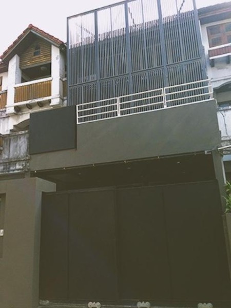 498083pic1